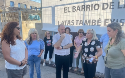 Joan Mena, Alejandra Sandoval i els veïns del barri de Las Latas | Pol Peiró