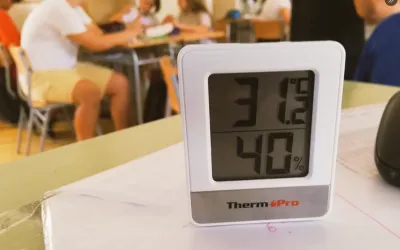 Un termòmetre dins d'una aula | Cedida
