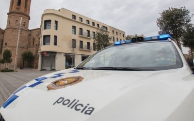 Un cotxe de la Policia Municipal al Racó del Campanar | Roger Benet