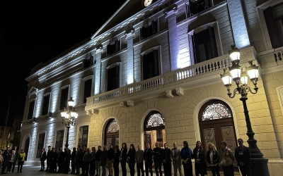 Minut de silenci davant l'Ajuntament | Meritxell Dambrink