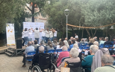 Sardana de cloenda durant l'acte del 25è aniversari de Sabadell Gent Gran
