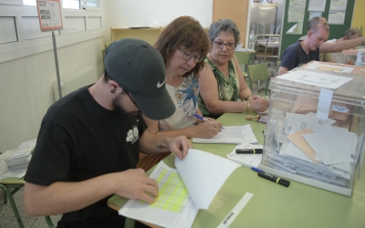 Membres d'una mesa electoral a les eleccions del 23-J