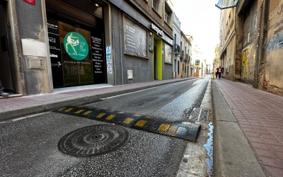 Imatge del reductor que s'ha col·locat avui al carrer Creueta | Roger Benet