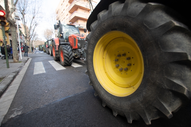 Tractorada a la manifestació contra el Quart Cinturó I Roger Benet