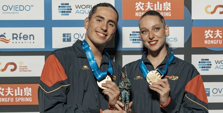 Emma Garcia i Dennis González lluint la medalla d'or a Oviedo| RFEN
