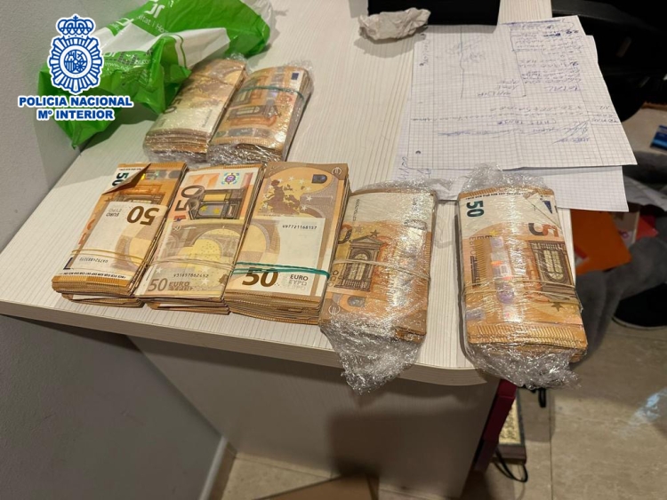 Els agents han intervingut 72.000 euros en metàl·lic | Cedida