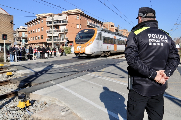 policia al pas a nivell