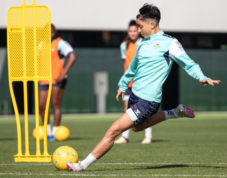 Férez en un entrenament a la ciutat esportiva Luis del Sol | RBB