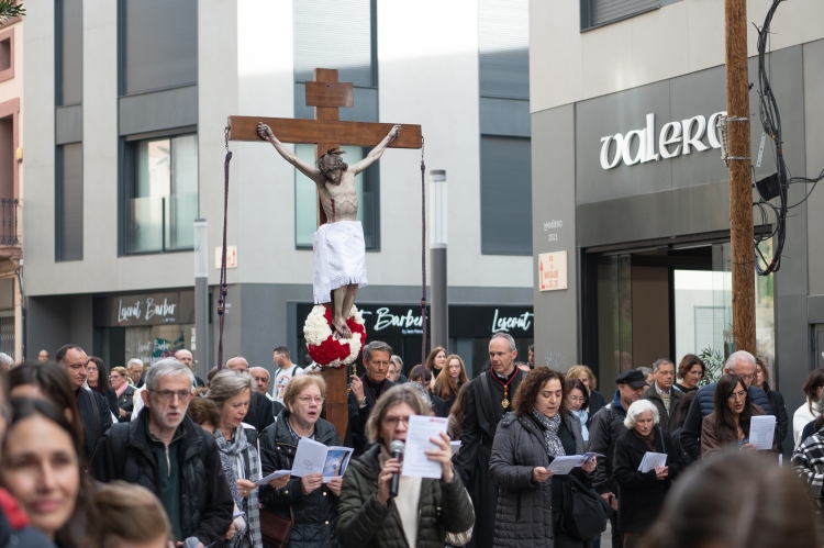 portants de Jesús durant el Via Crucis de Sabadell
