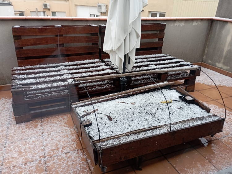 Així ha quedat una terrassa d'una casa