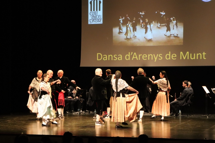 Representació de l'Esbart Sabadell Dansaire a l'entrega de premis 