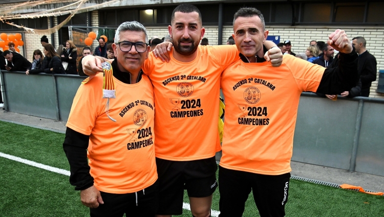 Rueda (a la dreta) ha celebrat tres ascensos amb el club taronja | Críspulo Díaz