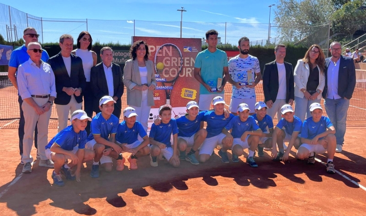 Foto de família dels finalistes amb les autoritats i els aplegapilotes | Adrián Arroyo