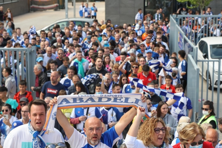 Entrada del públic aquell dia a l'estadi | Críspulo Díaz
