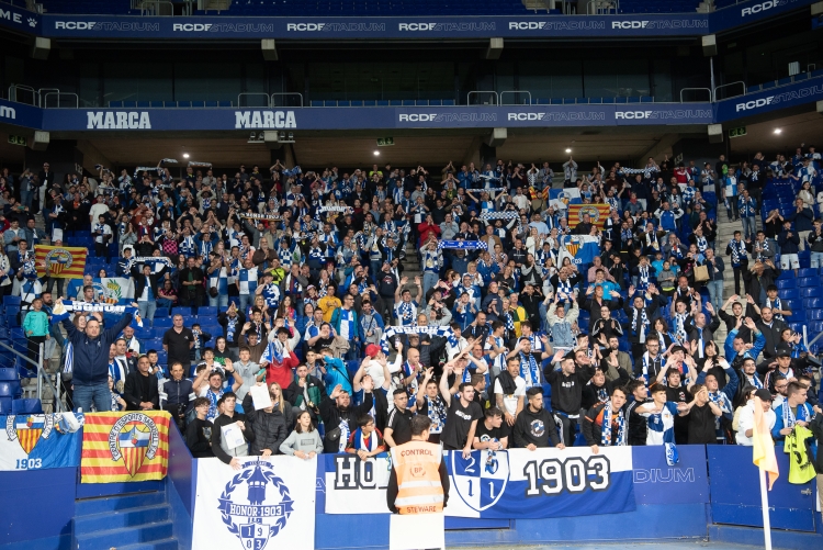 Uns 700 seguidors van presenciar el partit a l'RCDE Stadium tot i no haver-hi massa en joc | Roger Benet