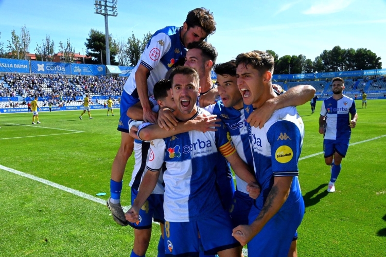 Cortés celebra un dels seus dos gols de penal | Críspulo Díaz