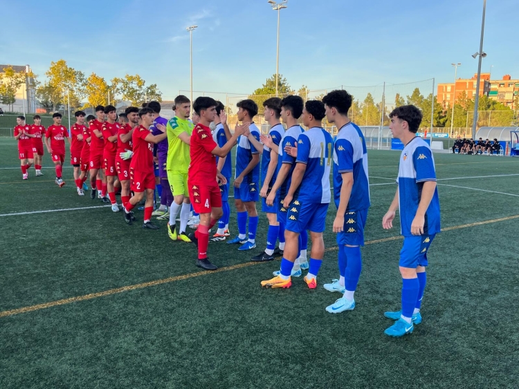 Fundació Grama i Sabadell se saluden abans del partit | Adrián Arroyo