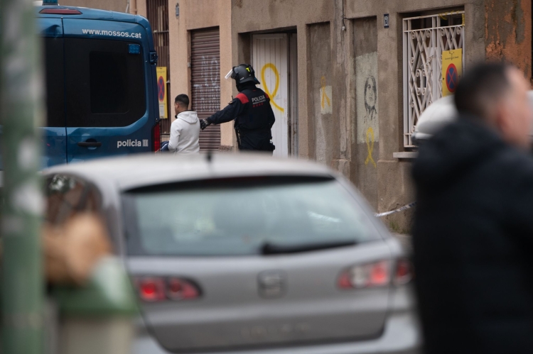 Desallotjament d'una de les naus de Gràcia | Roger Benet 