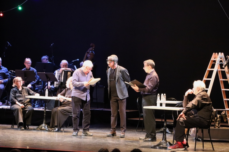 Un moment de l'acte, amb Pere Arquillué caracteritzat al centre