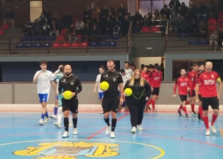 El Natació Sabadell i el Ye Faki sortint a la pista dissabte | @CNSfutbolsala