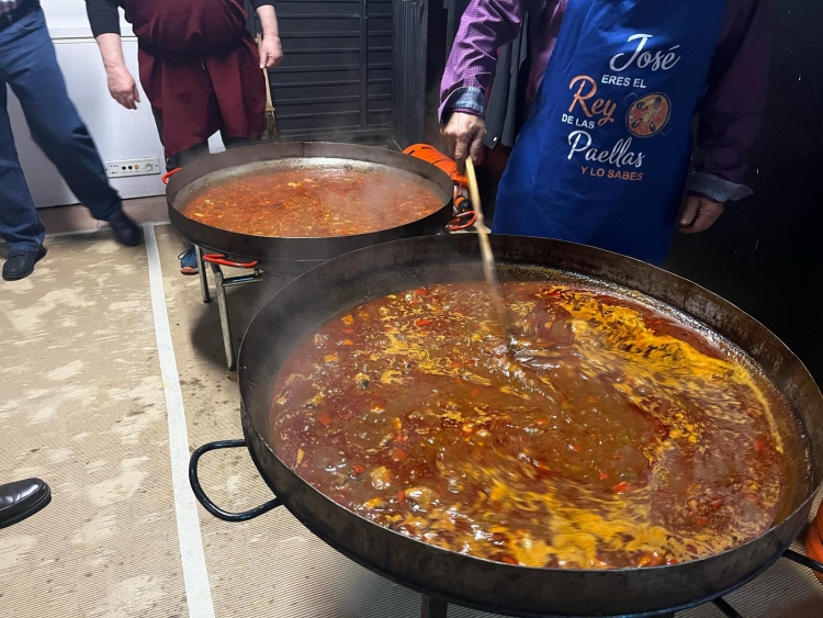 La paella preparant-se als fogons | Mireia Sans