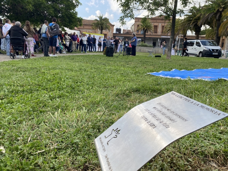 Placa en record a les víctimes de la SIDA