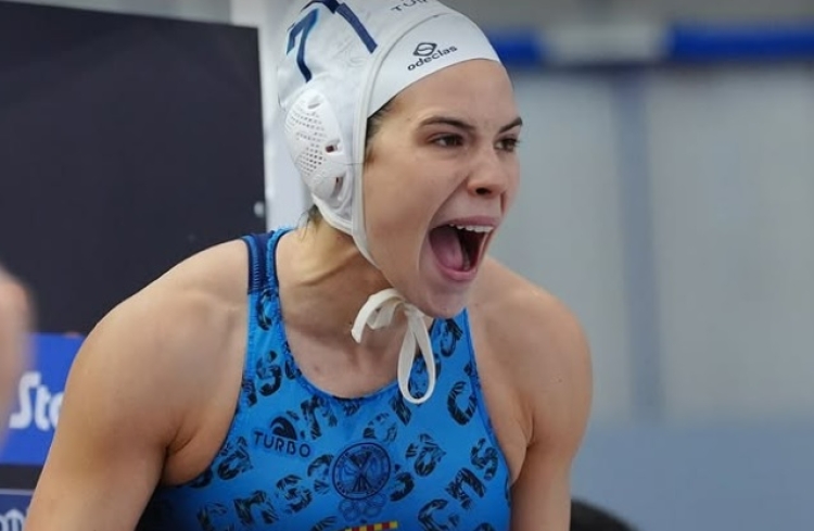 Marina Cordobés celebra el títol del seu Sant Andreu | Euro Waterpolo