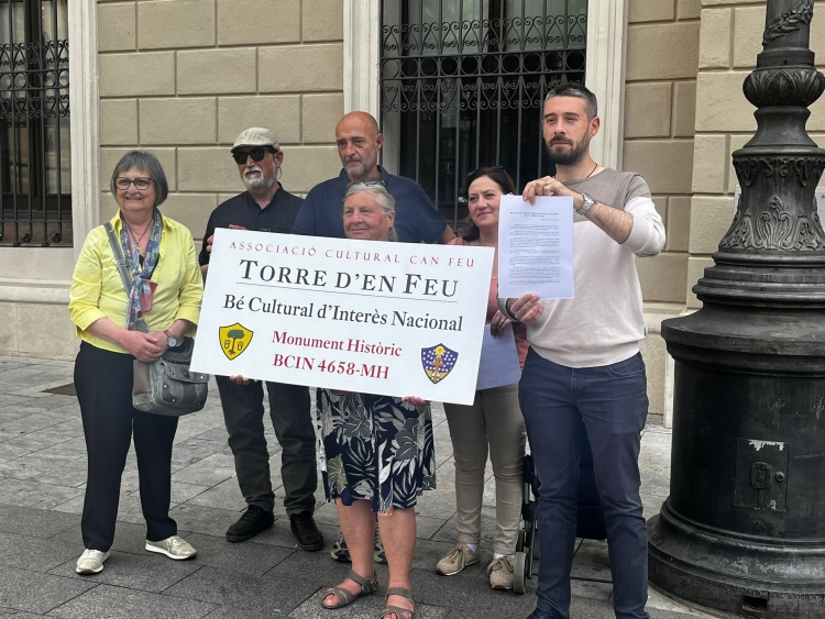 Els membres de l'Associació en roda de premsa