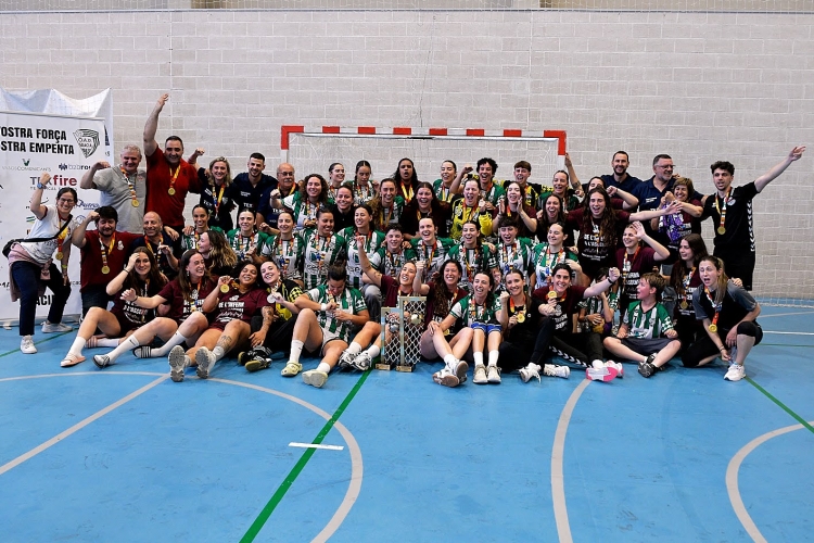 Eufòria gracienca després d'assolir l'ascens a la pista del Schär Colores Zaragoza | OAR