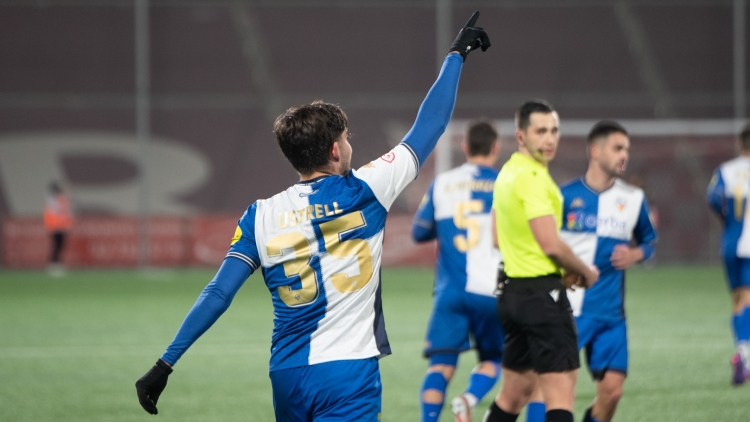 Ustrell celebra en el derbi de Copa Catalunya a Terrassa davant Arenas Mora | Roger Benet