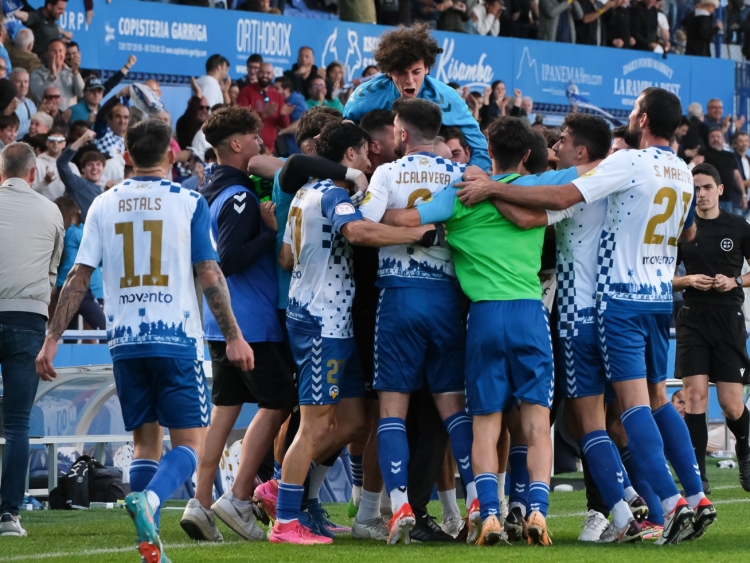 Astals i Morcillo celebrant un gol arlequinat contra la Ponferradina | CES