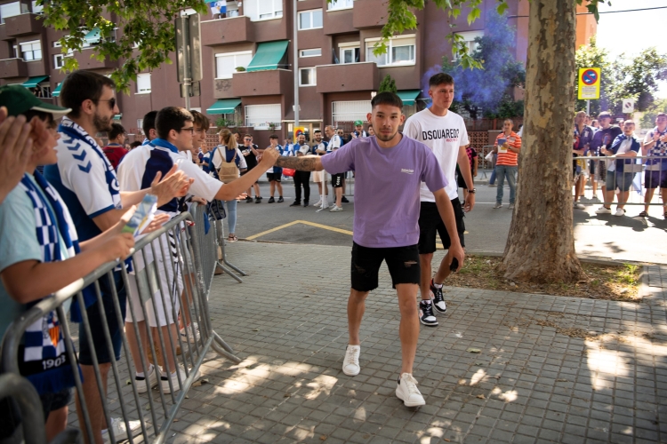 Astals, amb Altimira, arribant a l'estadi abans del Sabadell-Algeciras, última jornada 21/22 | Roger Benet