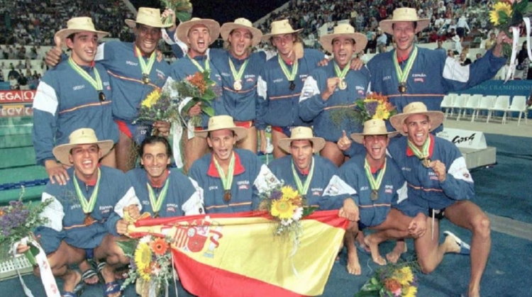 Els campions del món de Perth, amb Gustavo Marcos, Iván Pérez, Chava Gómez, Jesús Rollán, Sergi Pedrerol i Dani Ballart | AS
