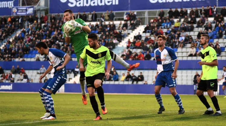 Lucas Viale no arriba a la rematada en el tercer Sabadell-Eldense de la història | CES