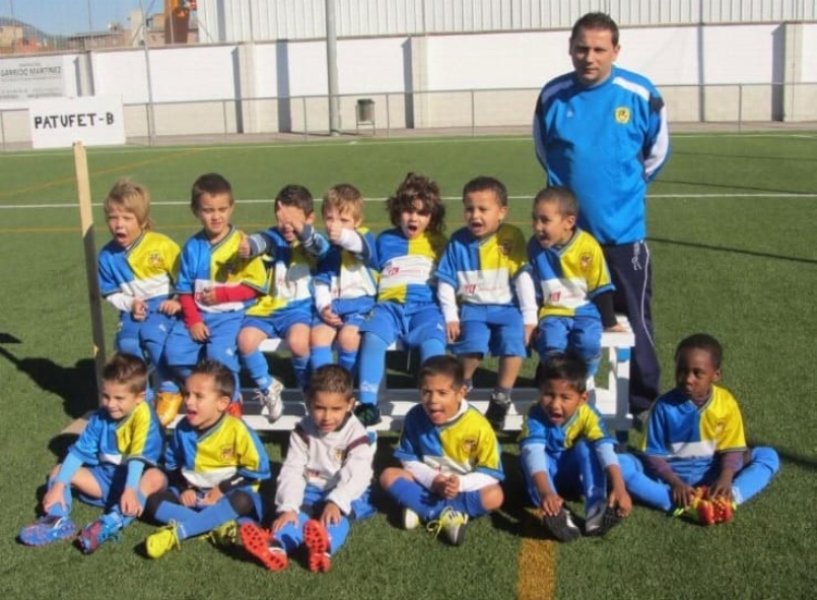Alonso (començant per l'esquerra, el cinquè de dalt) al Patufet B del Sabadell Nord | Cedida