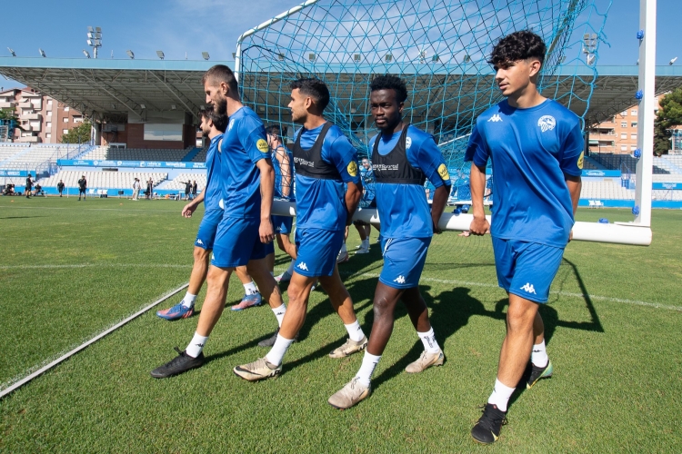 A la Nova Creu Alta, entrenant amb el primer equip | Roger Benet