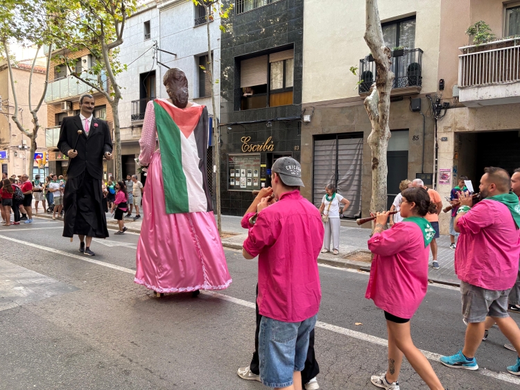 Els Gegants de la Creu Alta han tret la bandera palestina | Pau Vituri