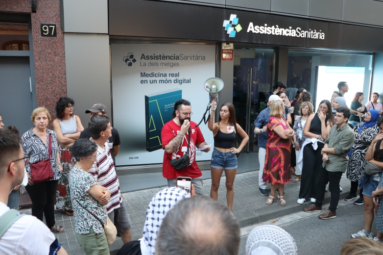 Parada reivindicativa davant Assistència Sanitària | Júlia Ramon