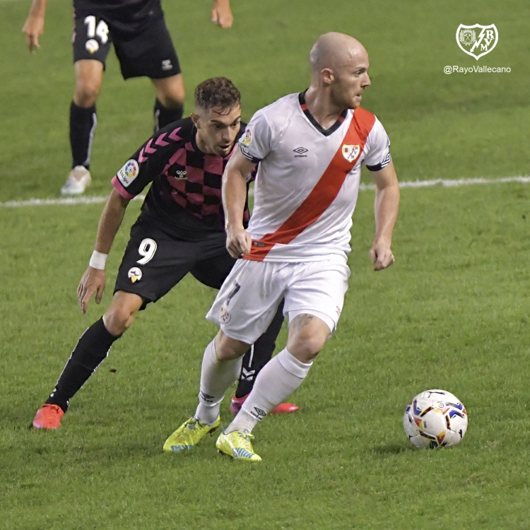 Juan Hernández perseguint Isi | Rayo Vallecano