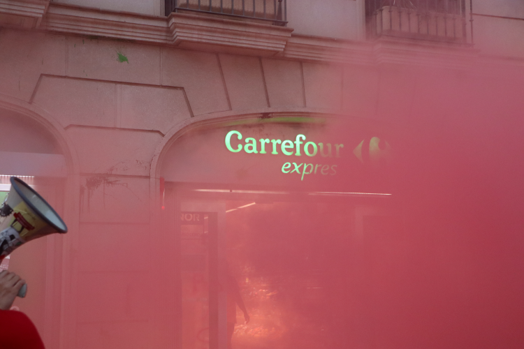 Fi de la manifestació davant el Carrefour | Júlia Ramon