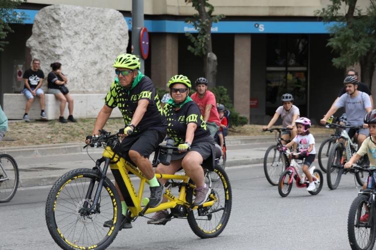 Tàndems, bicicletes, patins, patinets... tot s'hi val, a la Pedalada | Anna Mas (Aj. Sabadell)