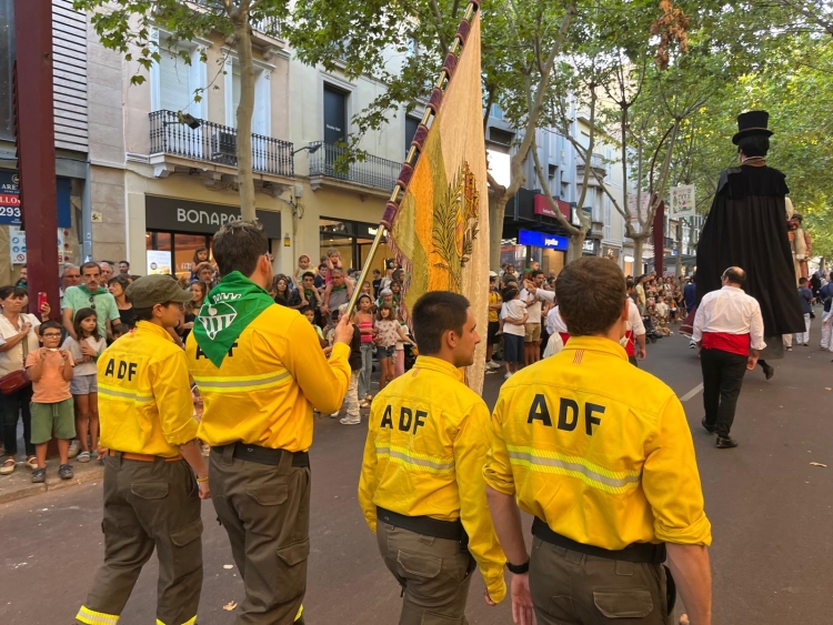 Els ADF portant el penó del Seguici Festiu