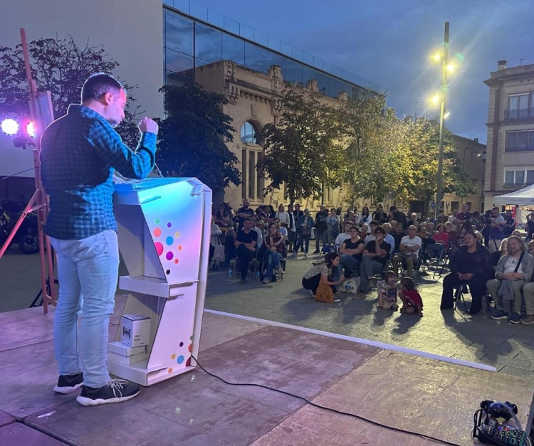Militants escoltants els discursos