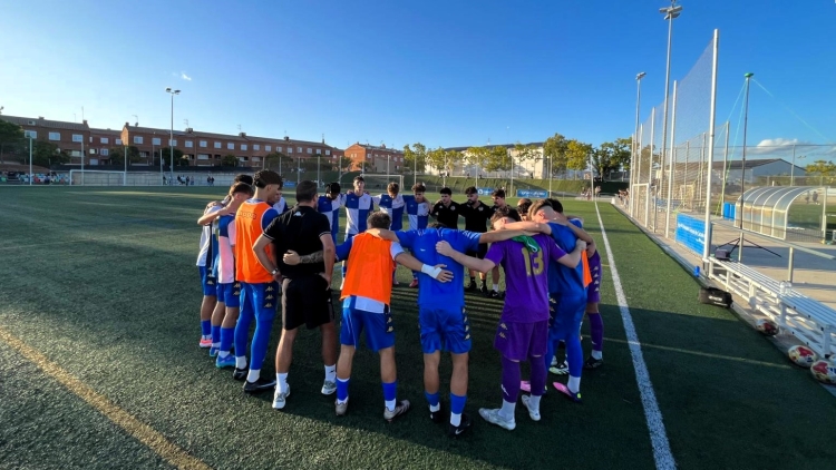 Roldán esperonant el seu equip just abans del xiulet inicial | Adrián Arroyo