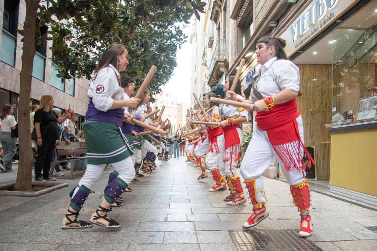 La colla bastonera ha celebrat la seva 28a diada | Roger Benet