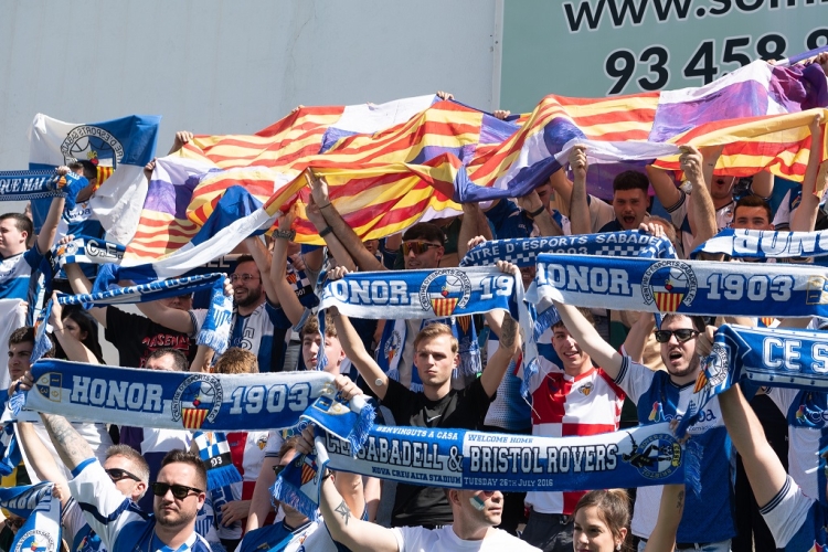 Afició arlequinada en l'últim desplaçament al Nou Sardenya | Roger Benet