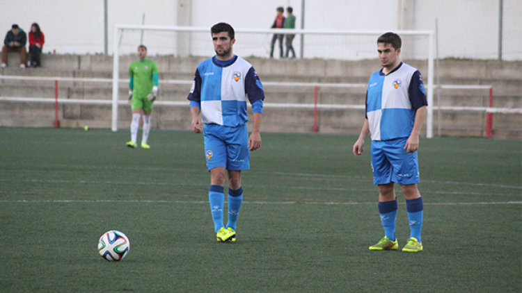 Lladó al costat d'Agus Medina en un partit del filial a Castellar | Roger Benet