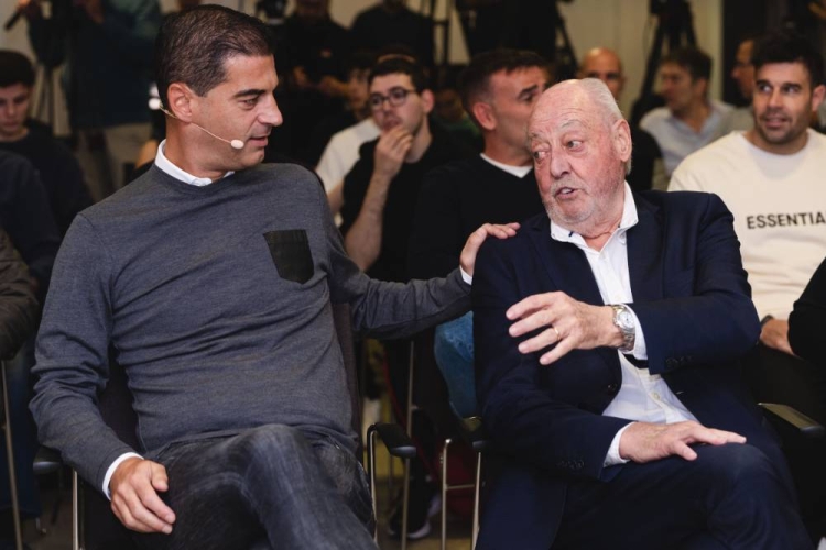 El seleccionador Gerard López amb el sabadellenc Joan Soteras, president de la Federació | FCF