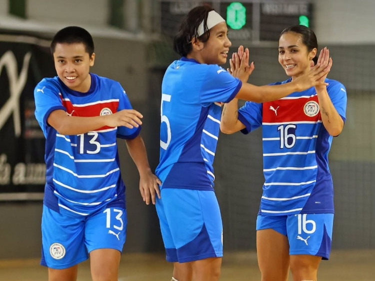 La selecció filipina a l'amistós de principis de setmana a Les Naus | phwomensfutsal