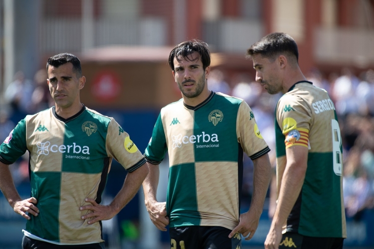 Segura, entre Rubén i Cortés, durant l'últim Europa-Sabadell | Roger Benet